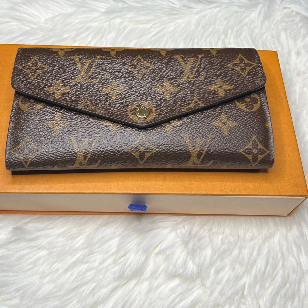 ❌SOLD❌ Louis Vuitton Monogram Canvas Sarah Wallet with Pink Interior Authentic - Picture 2 of 10